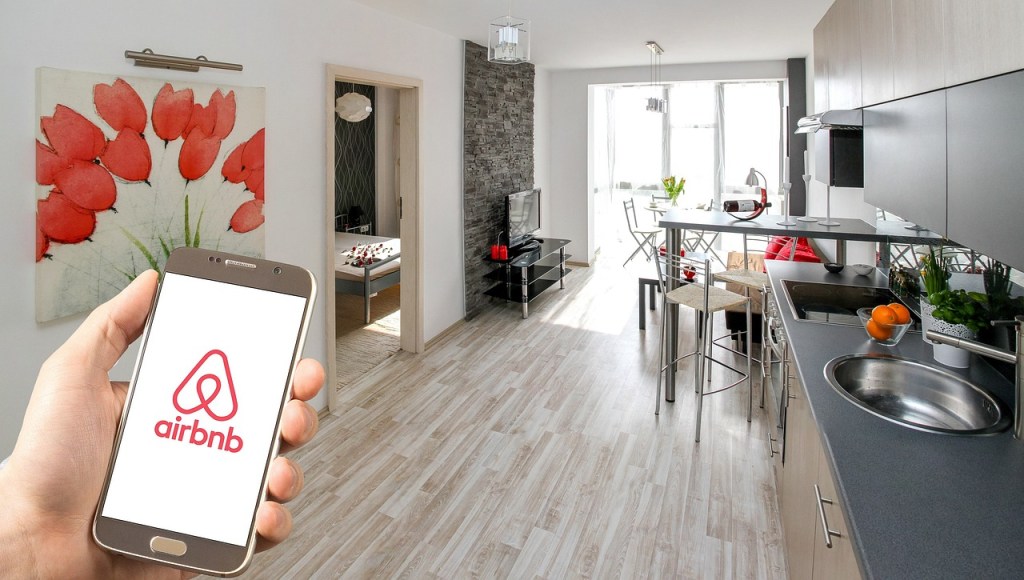 Receita Federal mira locações no Airbnb e Booking: proprietários devem declarar&nbsp;rendimentos